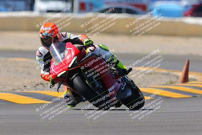 media/Oct-09-2022-SoCal Trackdays (Sun) [[95640aeeb6]]/Turn 2 (1110am)/